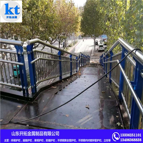 天桥护栏施工现场
