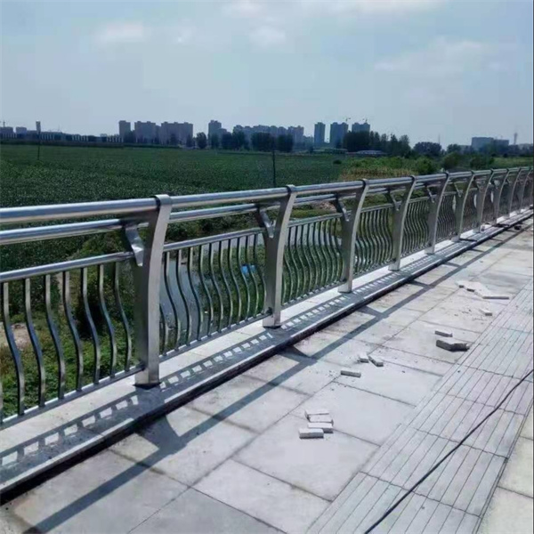 不锈钢道路护栏